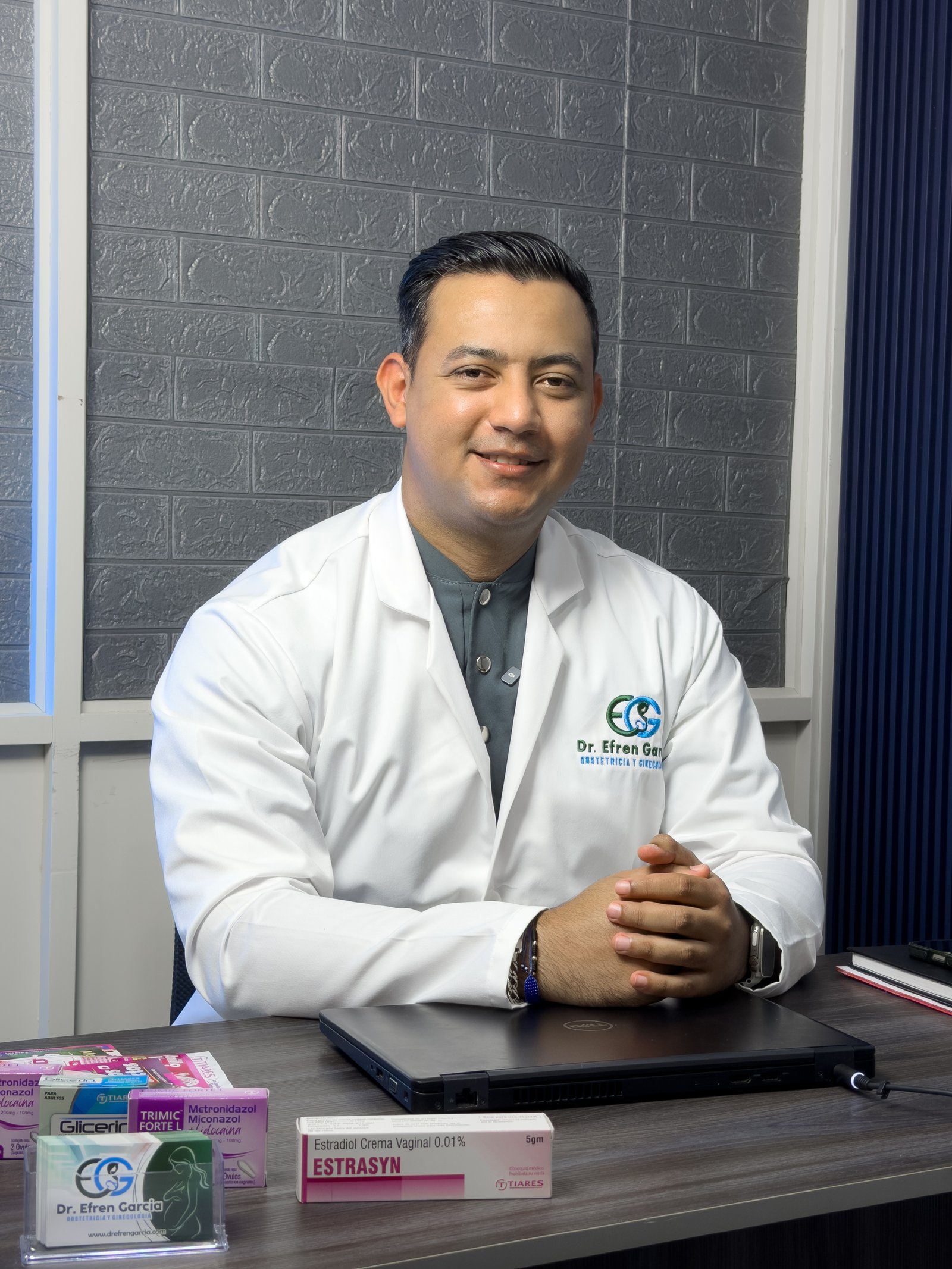 Dr. Efrén García - Especialista